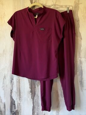 Koi Basics Wine Scrub Set Women's Size M